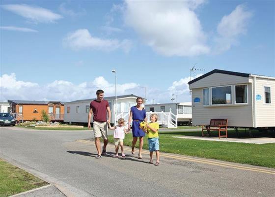 Leo Caravan Hire Golden Sands Towyn Rhyl Sea Front Kinmel Bay Buitenkant foto