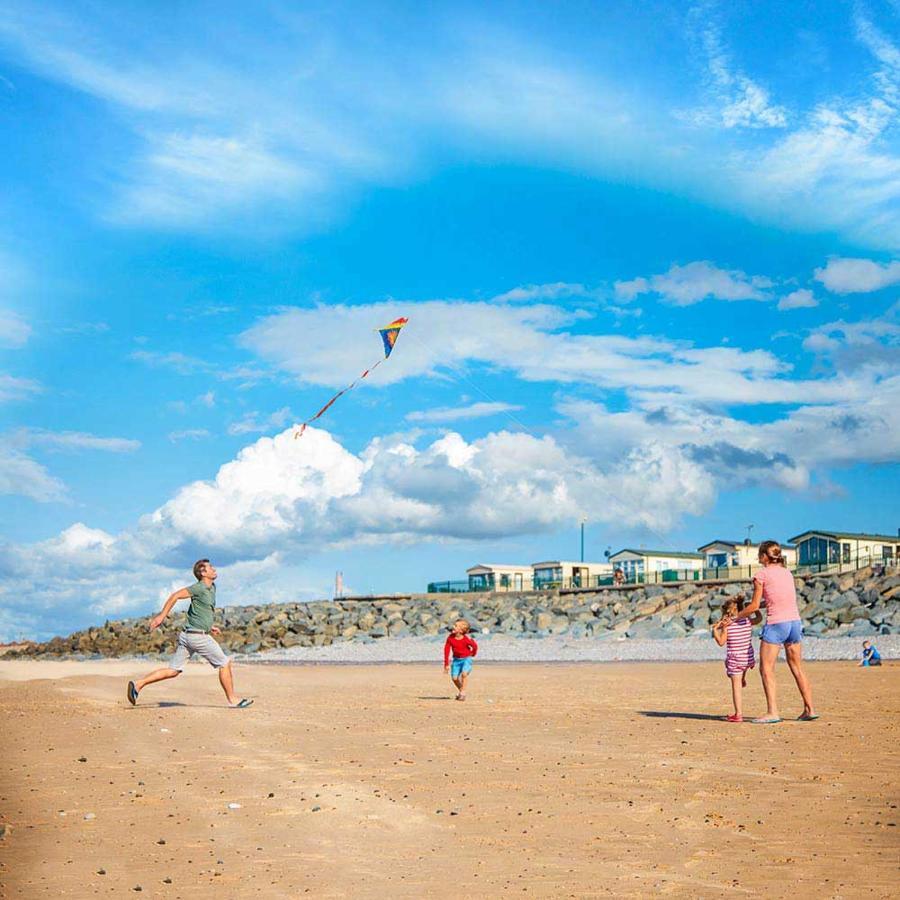 Leo Caravan Hire Golden Sands Towyn Rhyl Sea Front Kinmel Bay Buitenkant foto