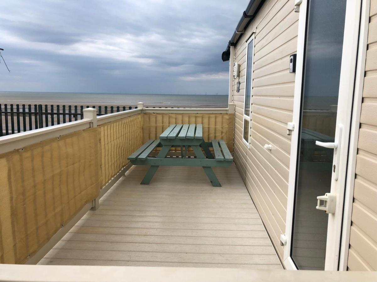 Leo Caravan Hire Golden Sands Towyn Rhyl Sea Front Kinmel Bay Buitenkant foto